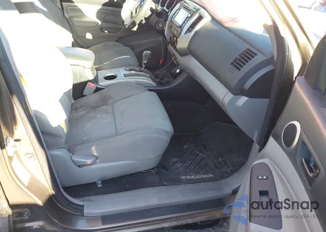 2015 Toyota Tacoma Base V6 z USA, uszkodzony, nr VIN 3TMLU4EN7FM167765